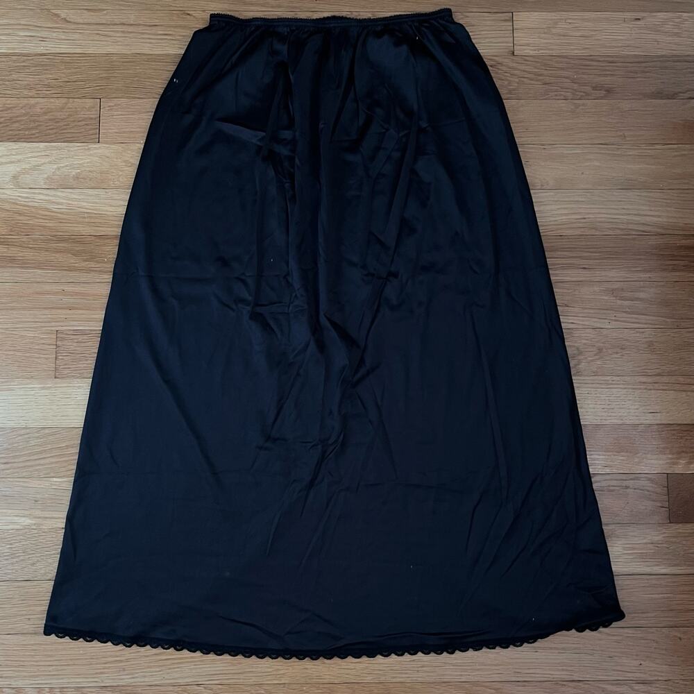 Warner’s Perfect Measure Back Slit Half Slip - Size L